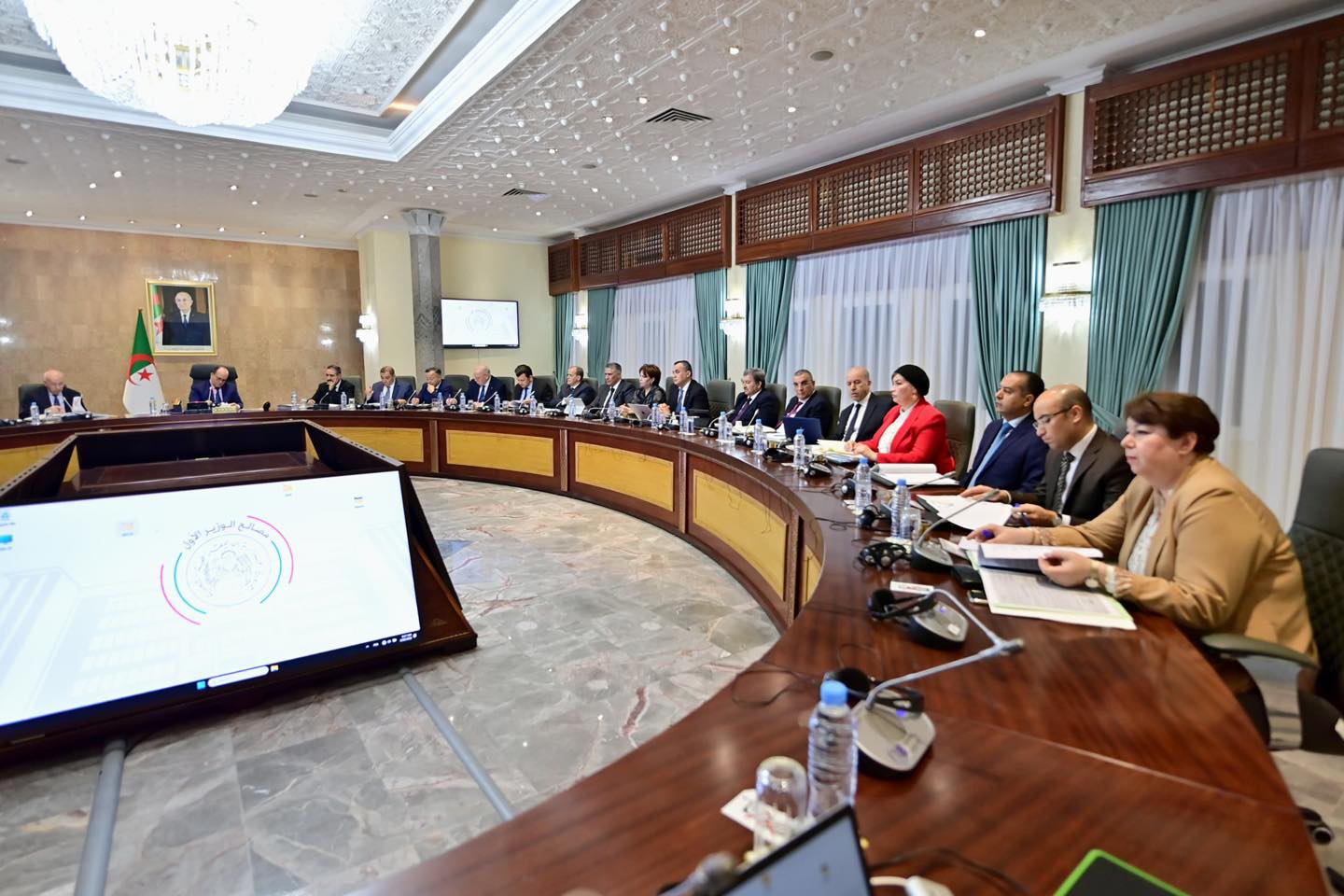 الوزير الأول سيفي غريب اجتماع الحكومة